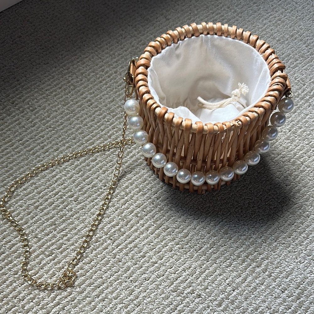 NEW Wicker summer bag with pearl handle